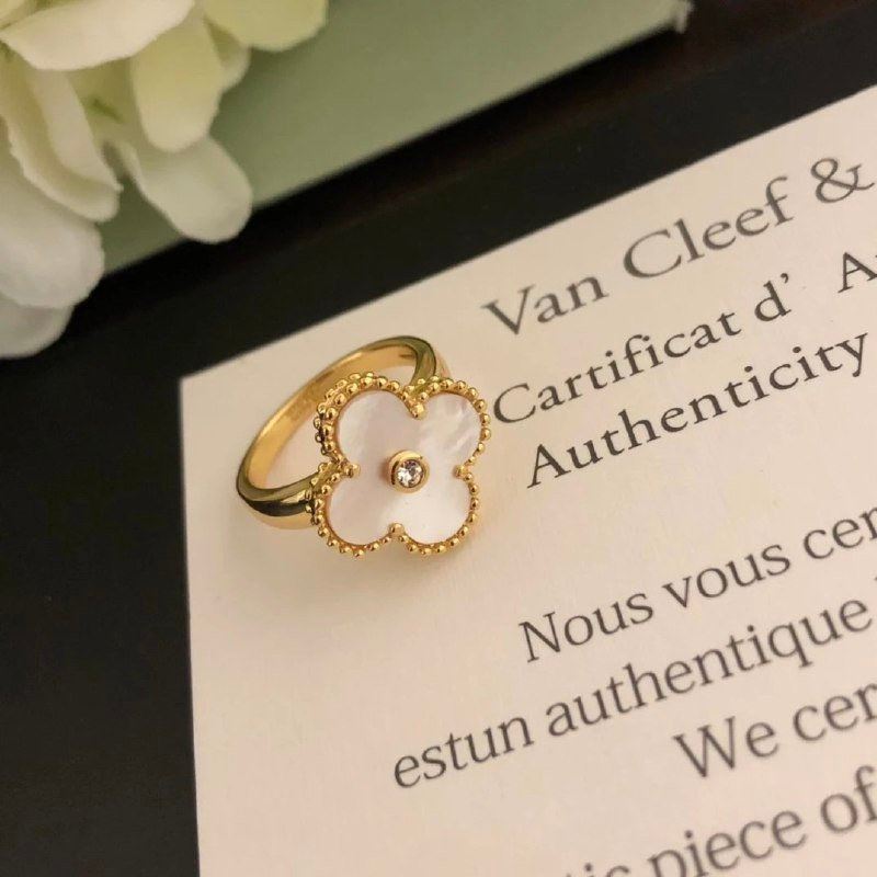 Vancle & Arpel Jewelry