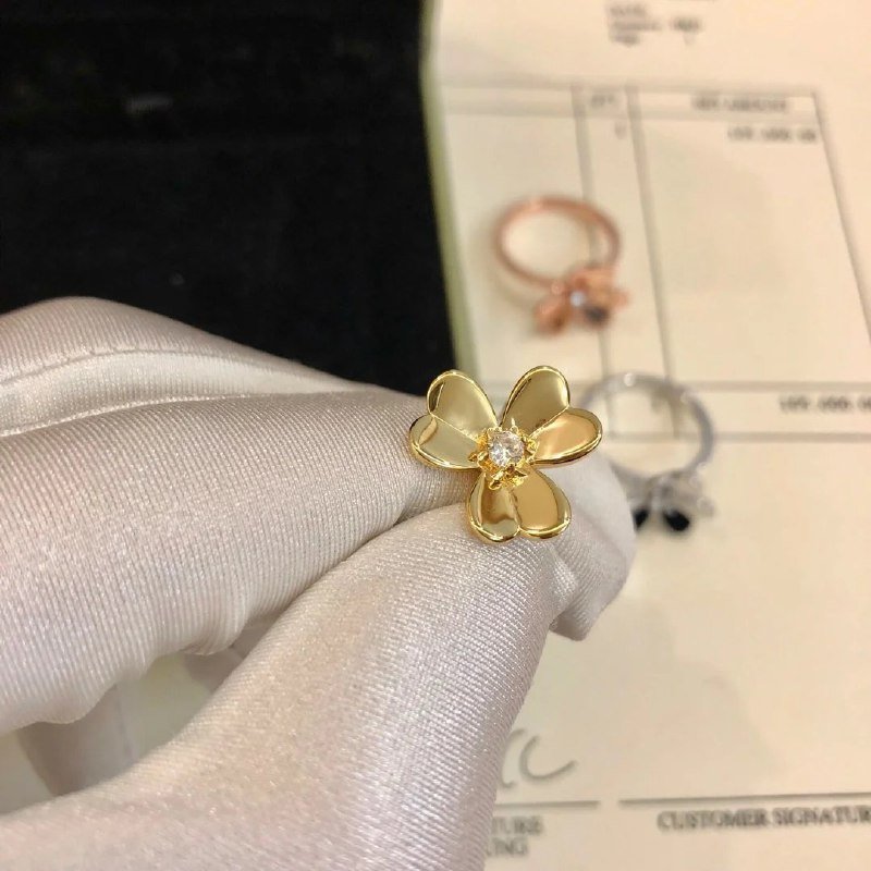 Vancle & Arpel Jewelry