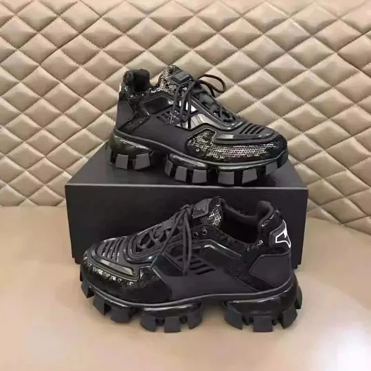 PRADA                                                                                                   Price :CNY ¥ 580.00 ≈ $86.05
