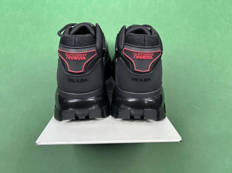 PRADA                                                                                                   Price :CNY ¥ 580.00 ≈ $86.05