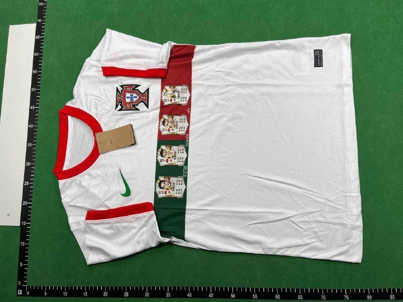 Football T-shirt    (40 CP)