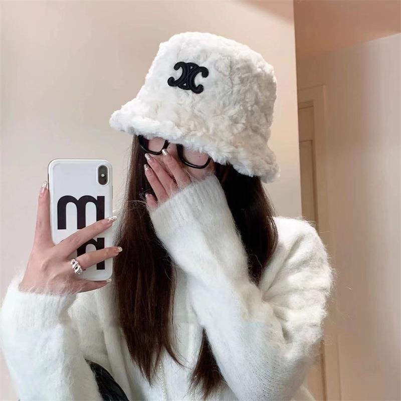 Selena hat
