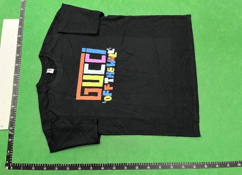 Gucci T-shirt   (37 CP)