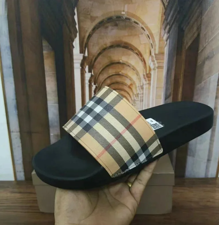 Burberry&Yeezy Slides