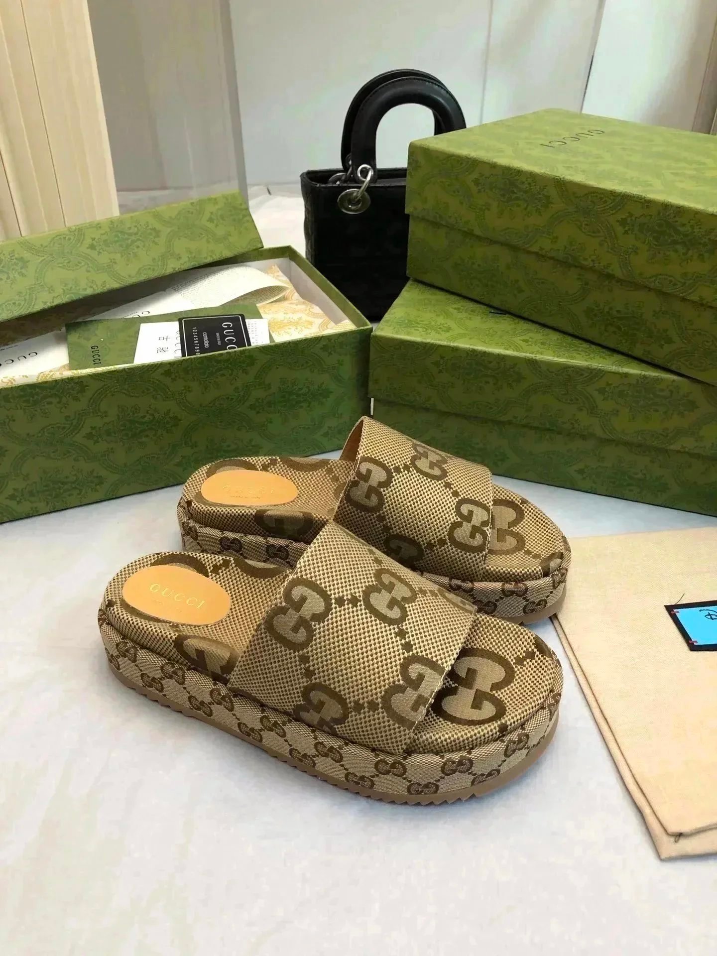 Gucci Slippers（37+styles