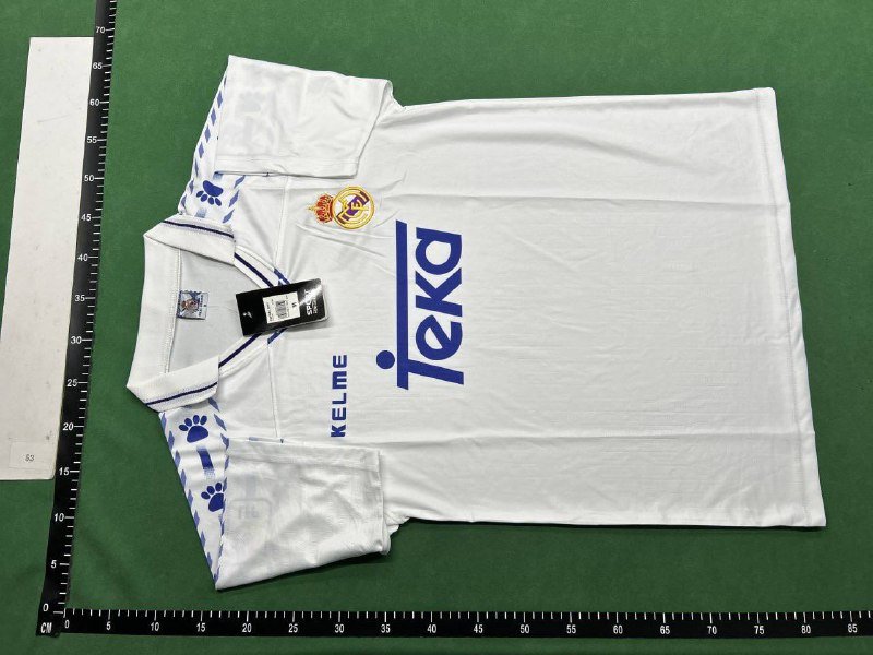 football T-shirt (40 CP)