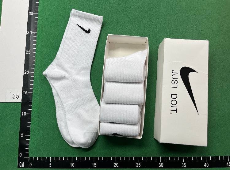 nike socks (40 CP)