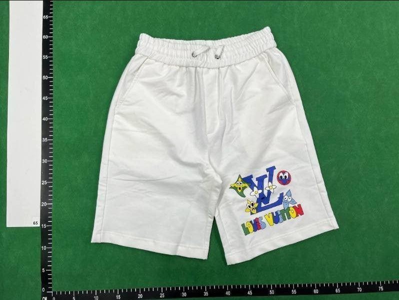 Louis Vuitton shorts (40 CP)