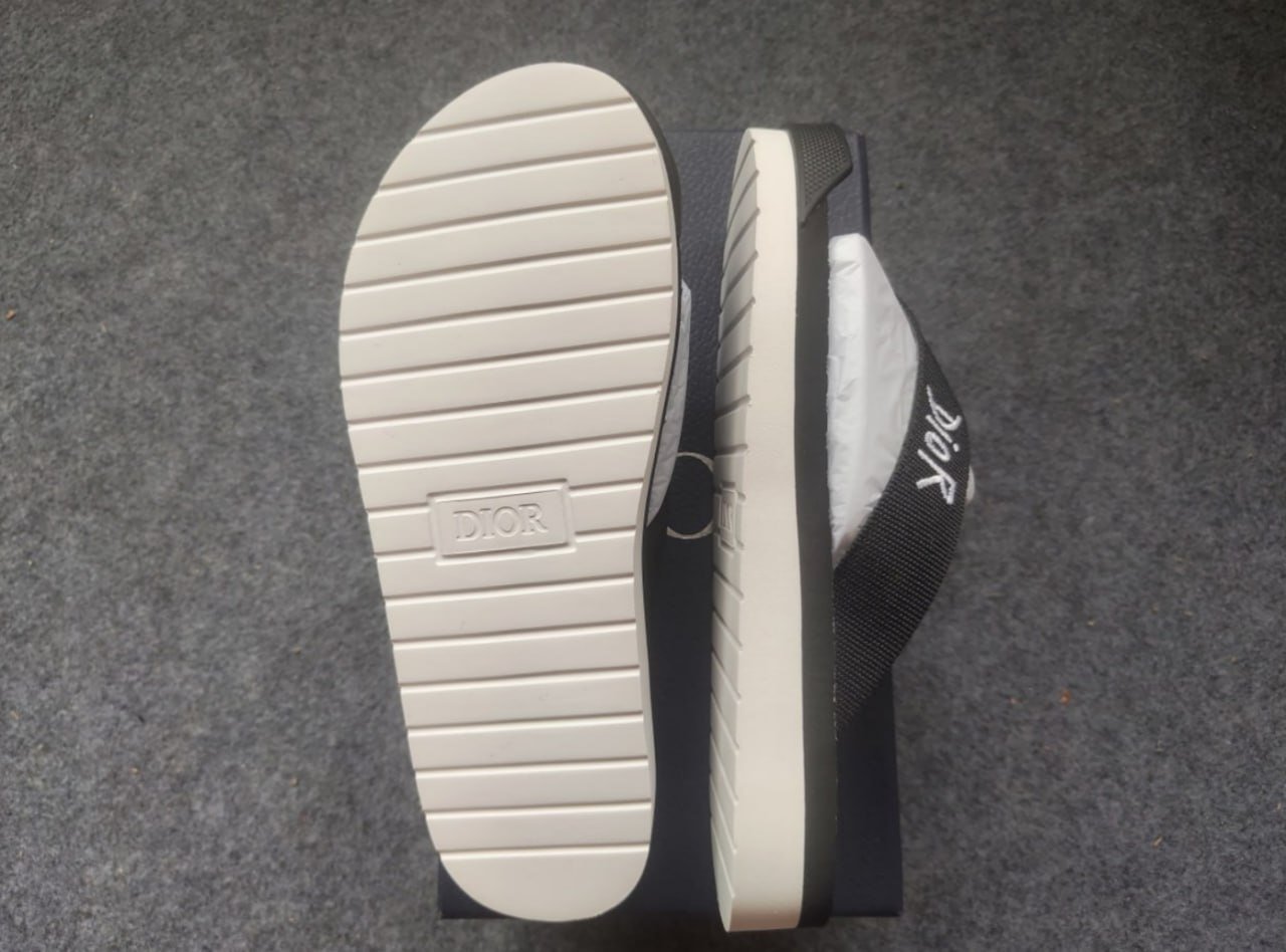 Dior slide