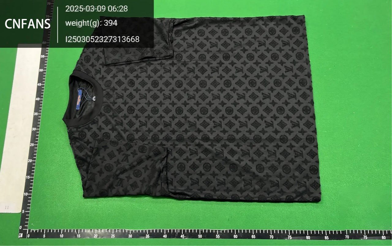 Louis Vuitton T-Shirt tee (30+)
