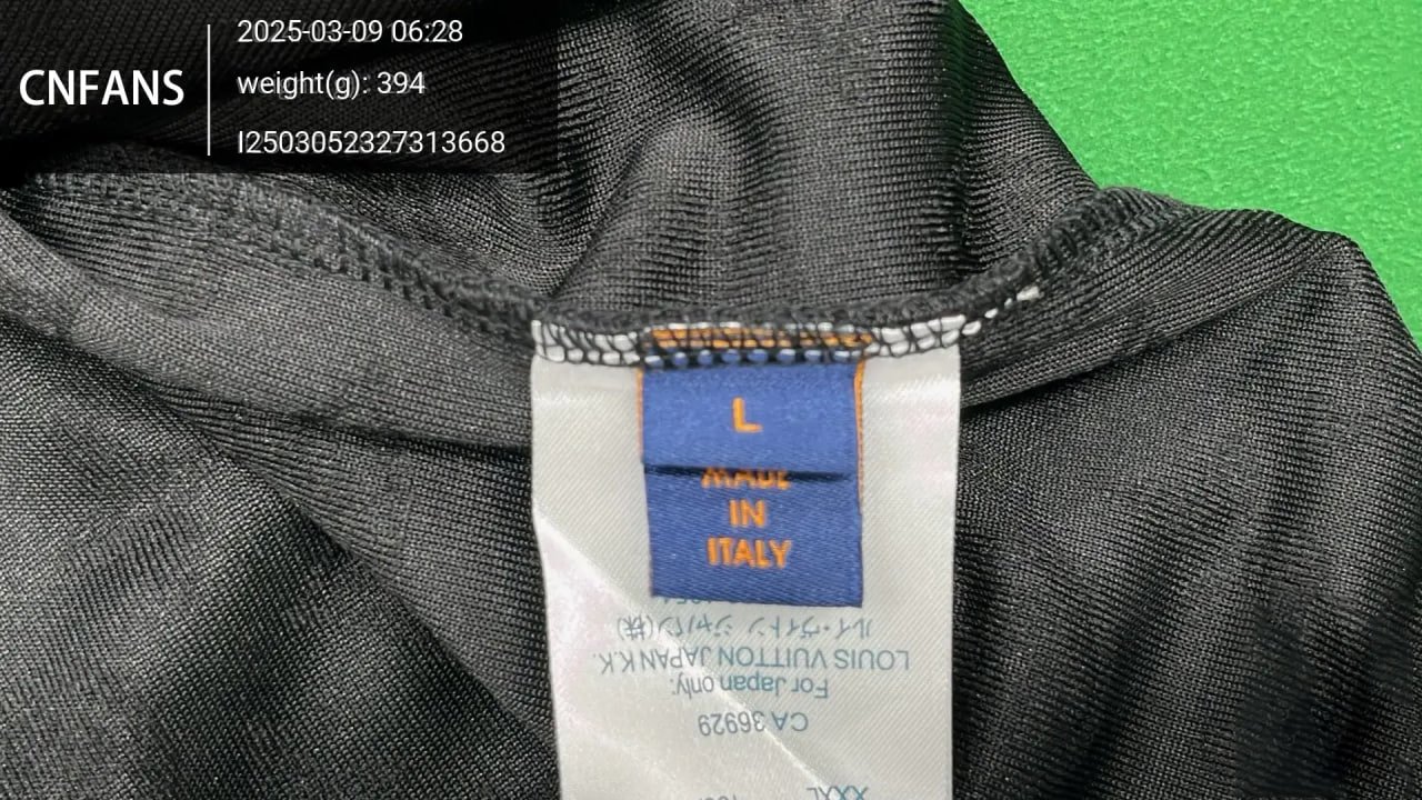 Louis Vuitton T-Shirt tee (30+)