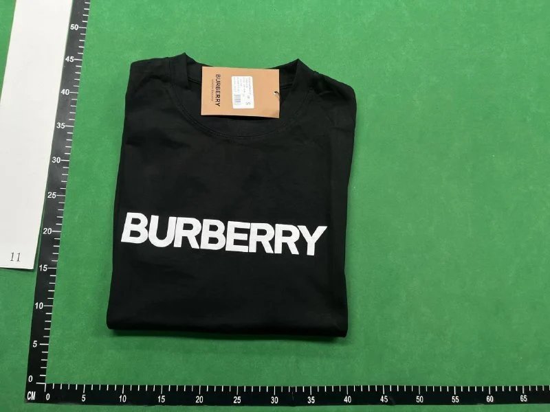 Burberry T-shirt 2