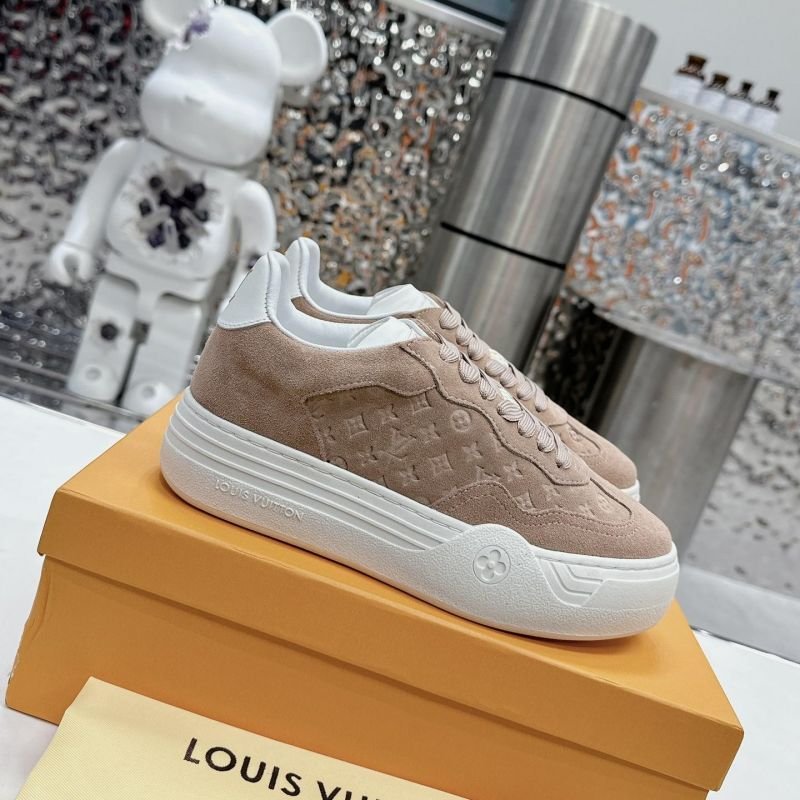 Louis Vuitton B22 Sneakers