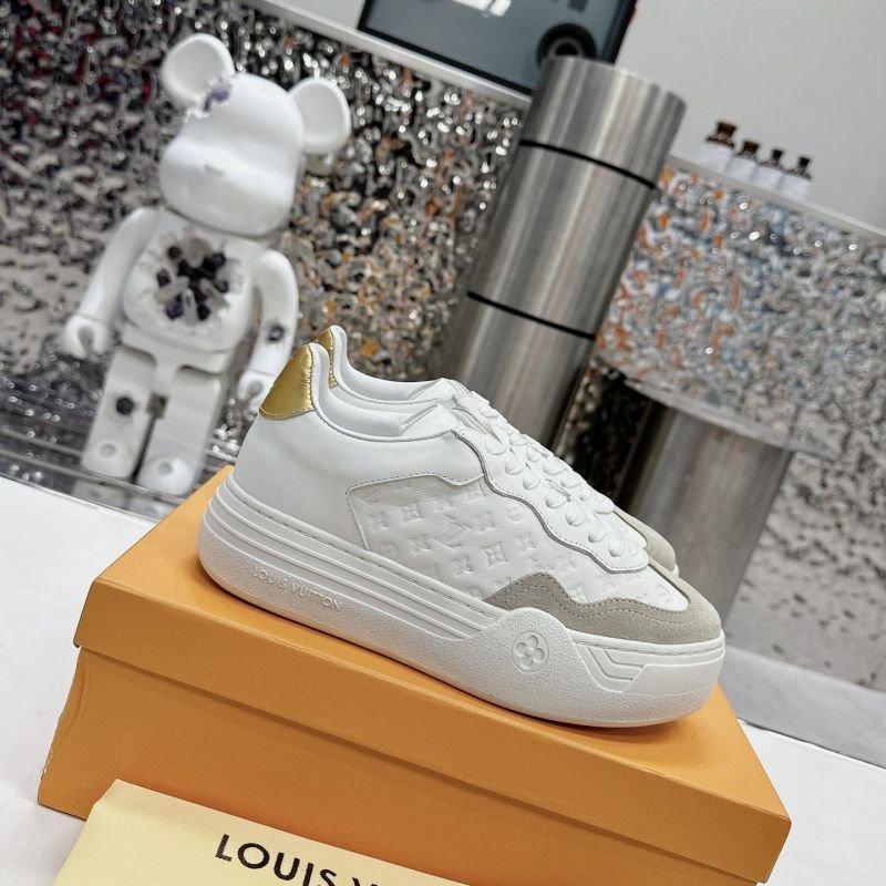 Louis Vuitton B22 Sneakers