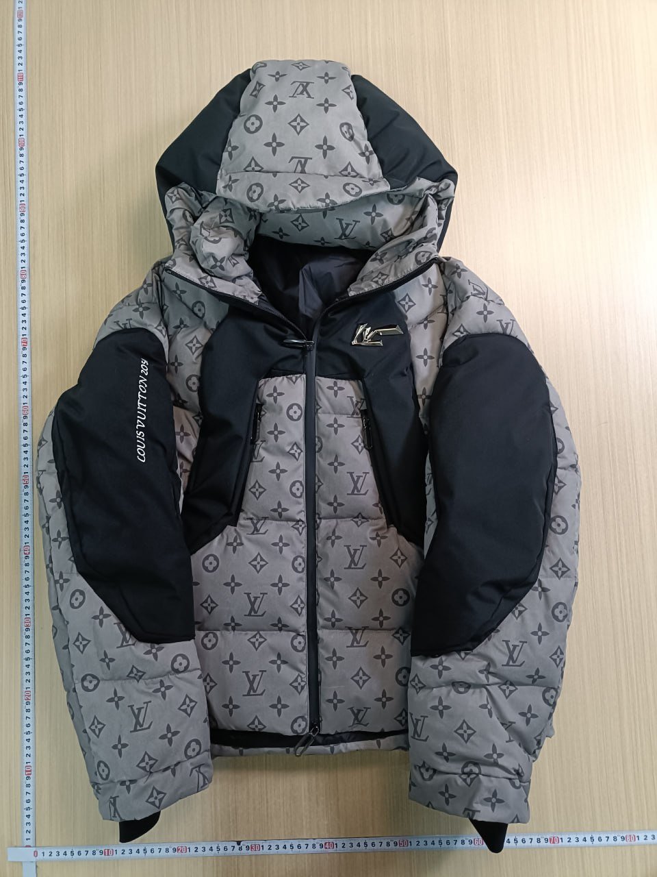 Louis Vuitton Sweaters & Winter-Resistant Down Jackets(40+ top quality)
