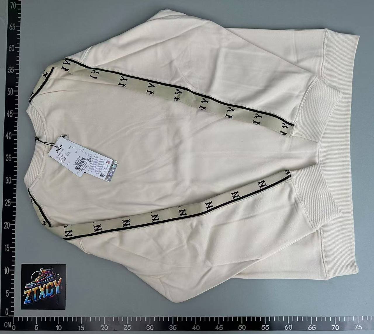 New Era MLB Tape Trim Sweatshirt [4 styles]