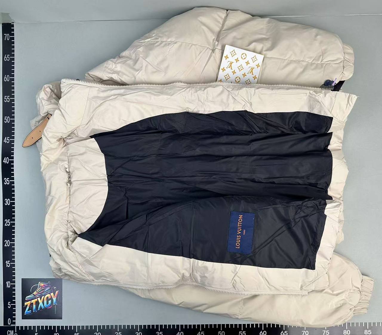 Louis Vuitton Puffer Jackets [2 styles]