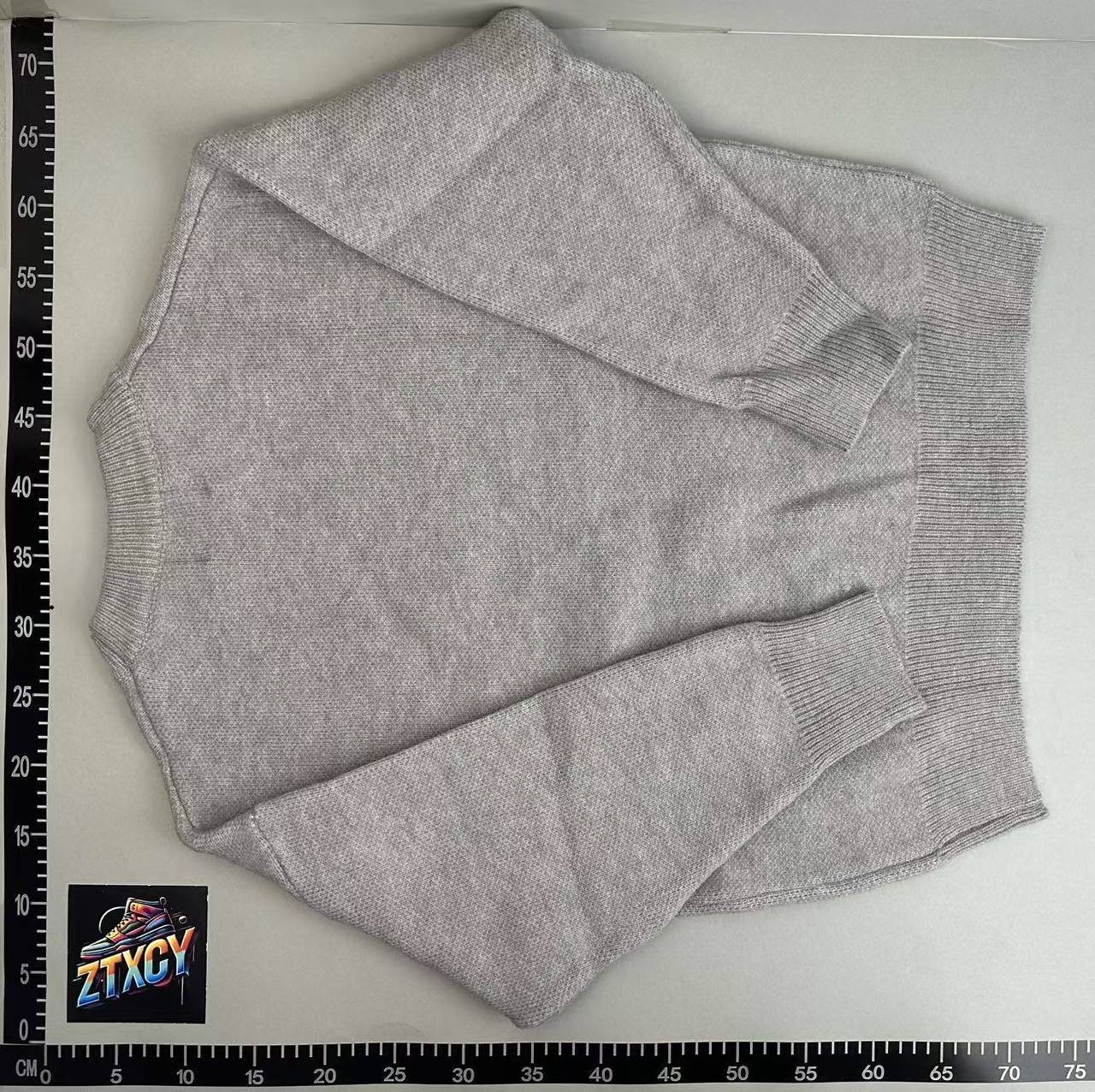 Miu Miu Logo Knit Sweater [10 styles]