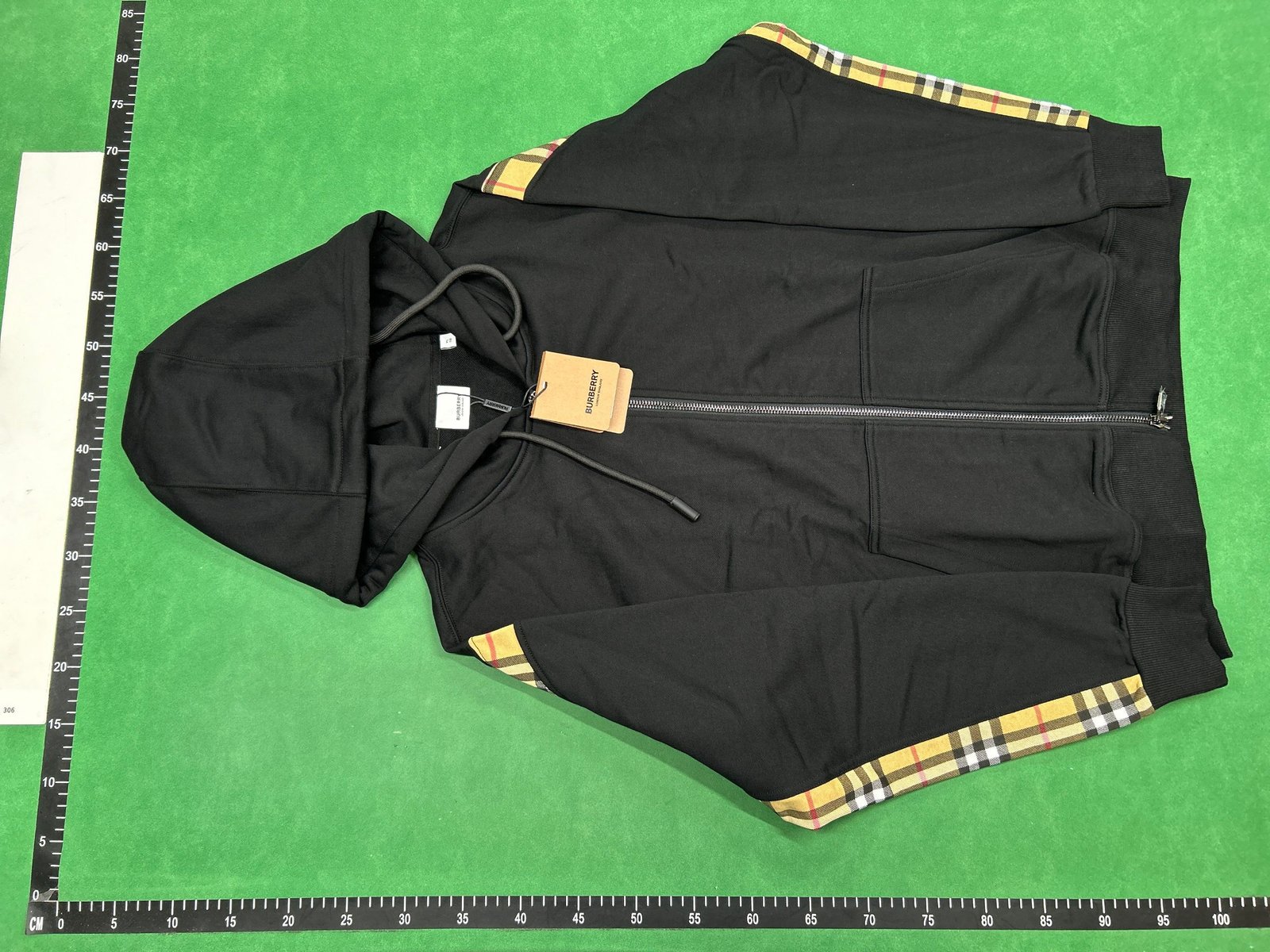 Burberry Hoodies & Sweatshirts [1 style]