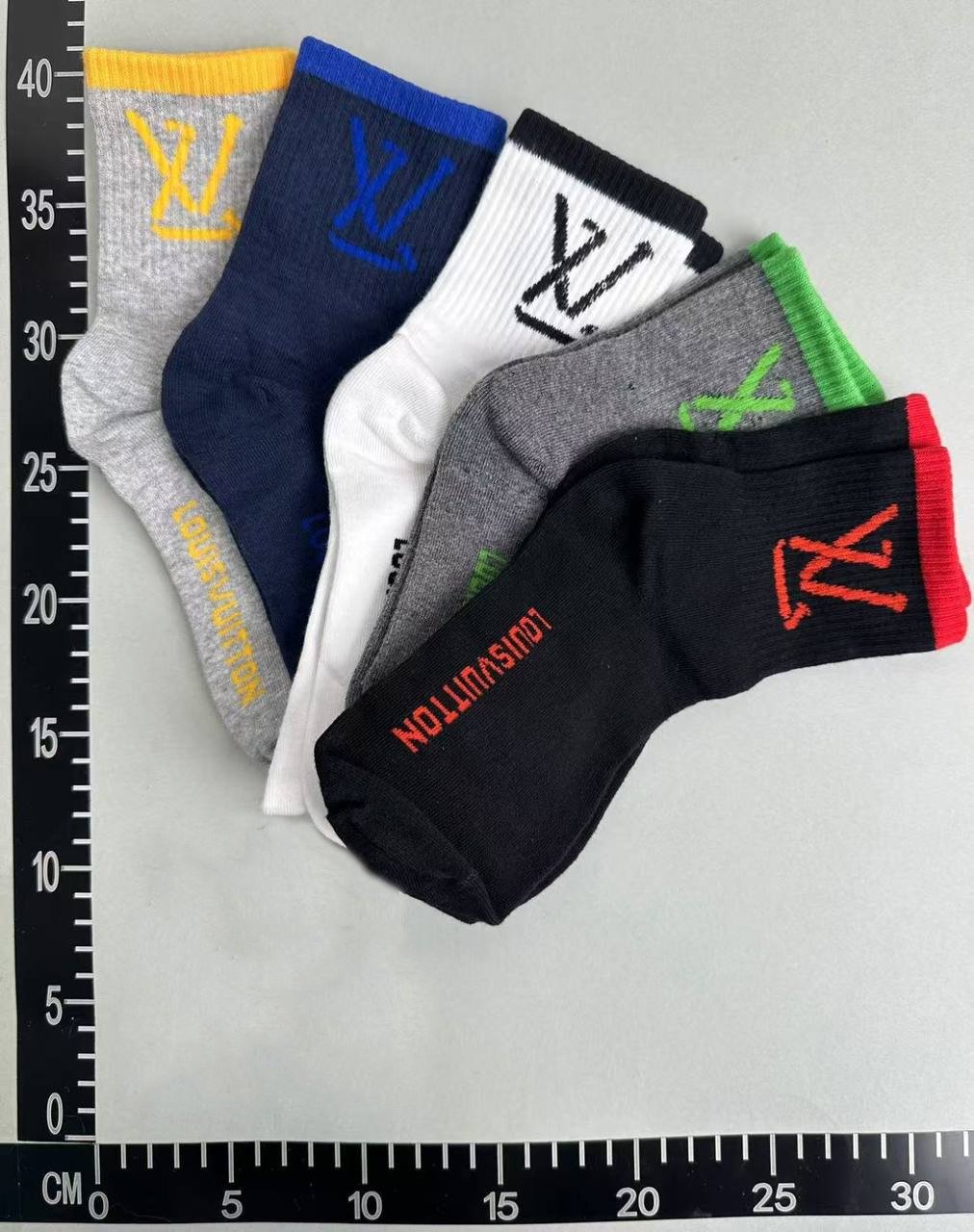 LOUIS VUITTON LV Logo Socks [25 styles]