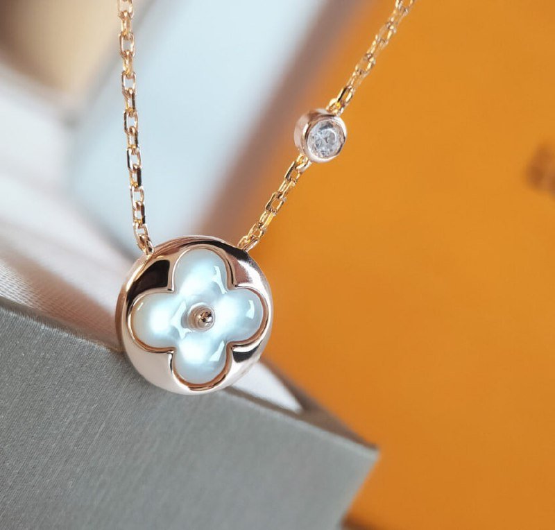 Louis Vuitton Monogram World Tour Necklace/Bracelet [40 styles]