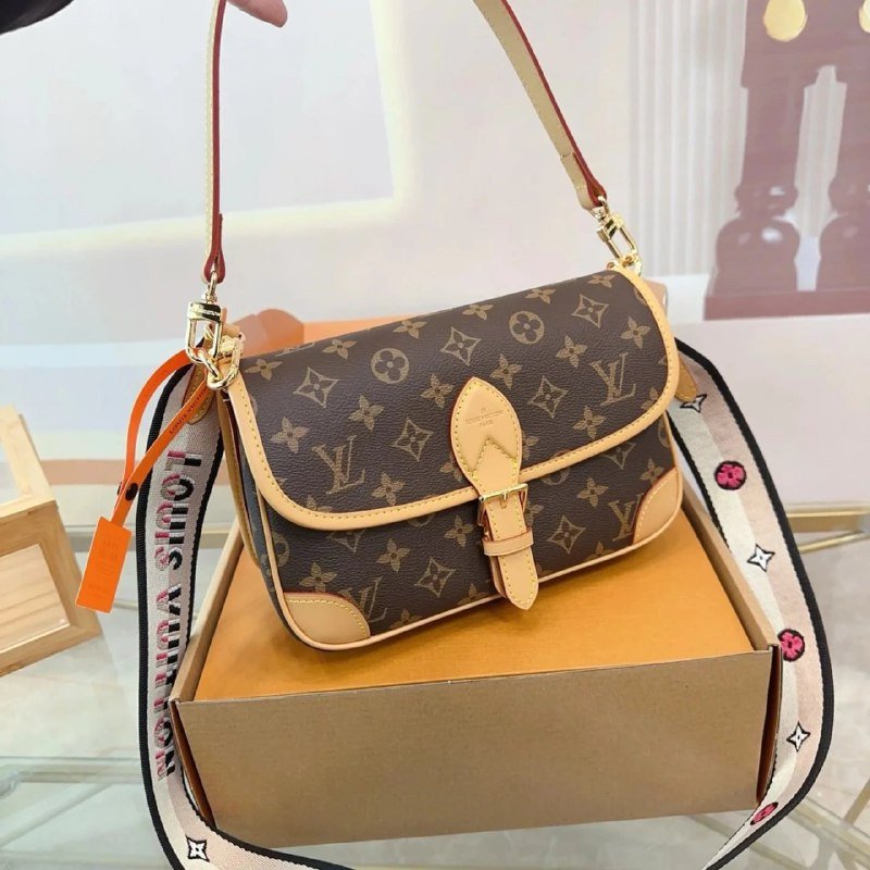 Louis Vuitton Women's Bags [40 styles]